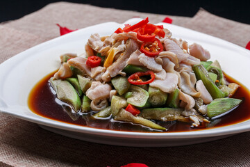 Sour soup with old vinegar and loofah