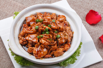 Braised chicken in white casserole