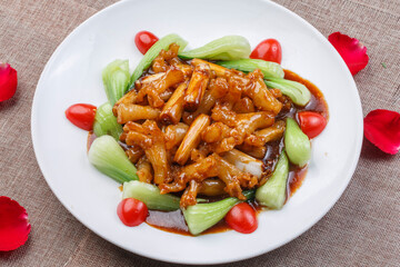 Braised chicken in white casserole