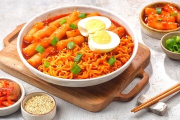 Rabokki is a type of tteokbokki, with the addition of ramyeon noodles. This dish is a street snack that is generally sold in Bunsikjip.