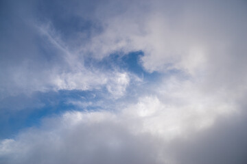 Obraz premium 見上げると綺麗な青い空 