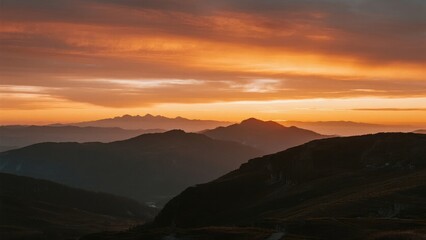 Obraz premium Golden Sunset Over Mountain Ridges