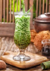Es cendol or Es Dawet is a drink made from rice flour and so on which is formed using a filter, then mixed with sugar water and coconut milk.