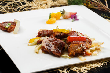 Stir-fried beef ribs with black pepper sauce