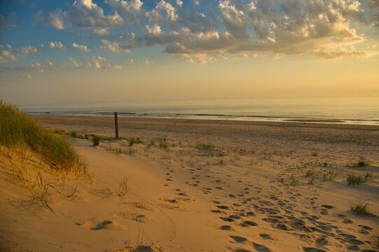 Sonnenuntergang in Hargen aan Zee in Nordholland