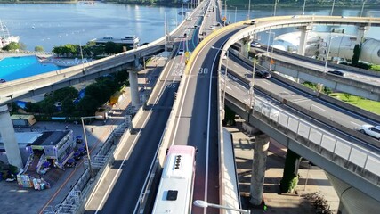 Dynamic Urban Structure of Seoul with Multi-Level Expressways by Han River


