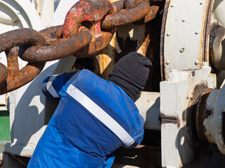 Grasing forward winch on board a ship