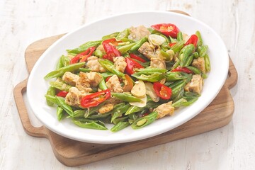 Tumis Buncis. Oseng green beans tempeh is stir-fried green beans cooked with tempeh seasoned with sliced ​​chilies, garlic and shallots