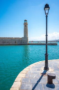 Greece, Crete, Rethymno, Lighthouse with coastal street light in foreground