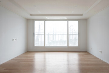 The veranda is bright and sunny with lots of light. It's like a hotel..jpg