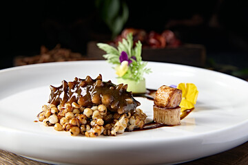 High-end gourmet: stewed sea cucumber with coix seed