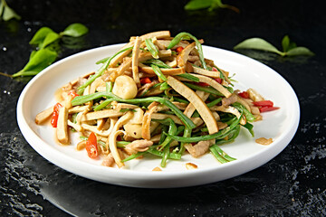 Stir-fried shredded pork with garlic and green beans, rice pepper and dried tofu
