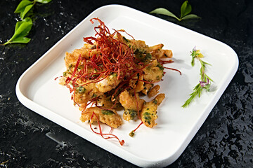 Fried prawns with shredded chili and spring onion