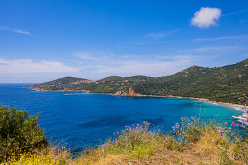 Vue sur la côte depuis les hauteurs de Cargèse en Corse du Sud en France