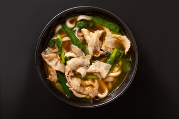 豚ニラ　うどん