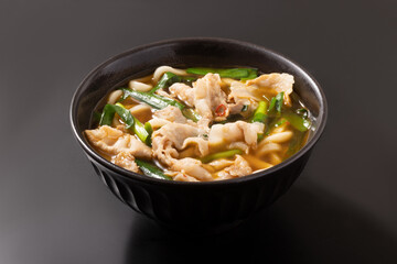 豚ニラ　うどん