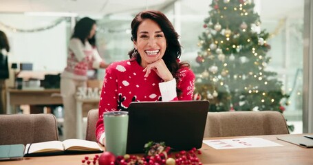 Face, employee and woman with laptop, Christmas or data analyst with info for financial performance. Online, stats and mature person with tech for graphs, laugh or smile for revenue in festive season - Powered by Adobe