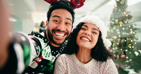 Face, couple and selfie for Christmas, peace sign or excited for celebration in home or photography. Happy, man and laugh with woman on holiday, memory and picture for social media in festive season - Powered by Adobe