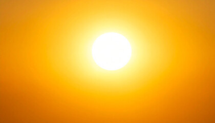 Panoramica con un sol ardiente y bruma cálida en concepto de ola de calor y cambio climático