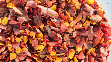 Coarsely ground red chili peppers