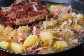 kapuśniak, danie, obiad, kapusta, mięso, bar, knajpa, restauracja, gorące, rozgrzewające, pyszne, świeże, domowe