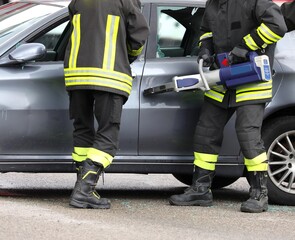 Naklejka premium Firefighters use a powerful electric hydraulic retractor called JAWS OF LIFE