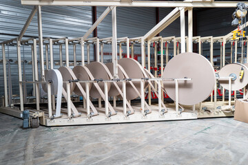 machine industrielle pour fabriquer des tubes en carton