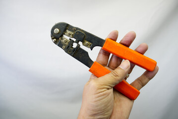 Maintenance of pliers for network and telephone cables