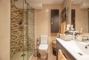 Technology is increasingly present in the modern bathroom, seeking to improve comfort, efficiency,...