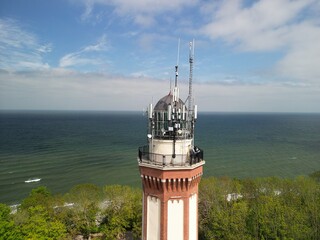 Niechorze - Polska - miasteczko nad Bałtykiem z latarnią morska i molo - zdjęcia z drona © Konrad