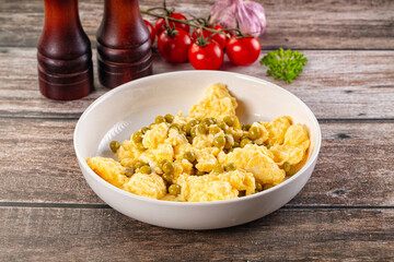 Scrambled egg omelet with green peas