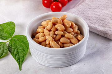 Canned white kidney beans in the bowl
