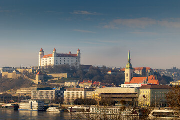 Obraz premium Sunlit Panorama of Bratislava Old Town and Castle Hill