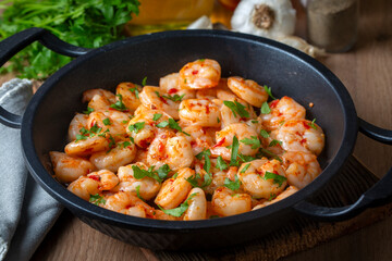 Delicious seafood, grilled shrimp - Shrimp frying pan