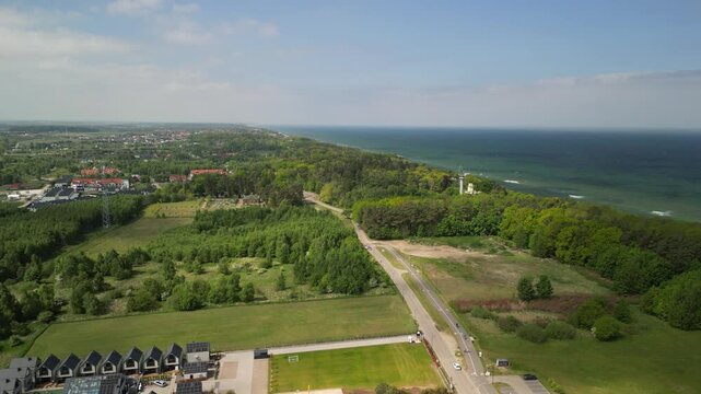Kołobrzeg - Polska - latarnia morska, molo, plaża, port, nagrane dronem