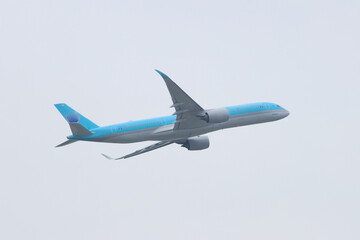 空港に響く鋼の音