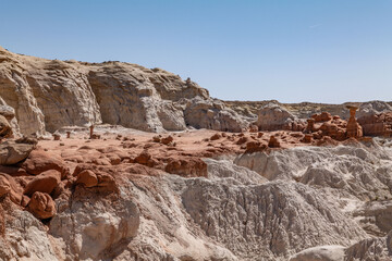 The Entrada Sandstone（Middle Jurassic） is a formation in the San Rafael Group，Mostly fine-grained sandstone. Toadstool Hoodoos Trail, Kane County, Utah geology . Weathering, erosion.