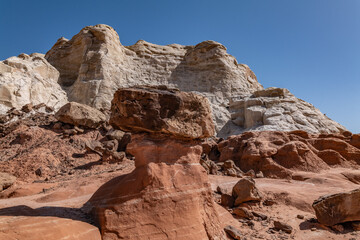 Fototapeta premium Entrada Sandstone（Middle Jurassic）with Dakota Formation. Toadstool Hoodoos Trail, Kane County, Utah geology. tent rock, fairy chimney, or earth pyramid. Weathering, erosion.