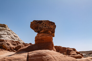 Entrada Sandstone（Middle Jurassic）with Dakota Formation. Toadstool Hoodoos Trail, Kane County, Utah geology. tent rock, fairy chimney, or earth pyramid. Weathering, erosion.