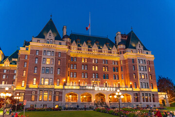 Naklejka premium Fairmont Empress Hotel at evening in Victoria, Canada