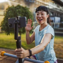 Obraz premium Japanese woman blogger record video for v-log at outdoor gym