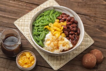Cendol Malaysia. Cendol Melaka is a dessert from Malaysia filled with cendol, red beans, gula melaka and coconut milk