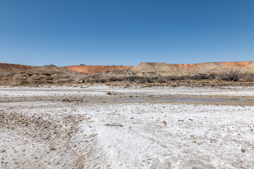 Salt deposits in a dry river bed. Alluvium（Gravel, sand, silt, and clay in poorly to moderately sorted and stratified deposits), Glen Canyon National Recreation Area, Big Water, Kane County, Utah