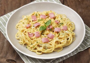 Spaghetti alla carbonara or carbonara is an Italian dish in the form of spaghetti cooked with egg, cheese and meat sauce