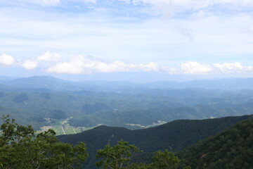 白馬 小遠見山の風景。虫倉山。