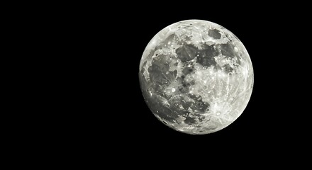Obraz premium Majestic Full Moon in the Night Sky A Stunning Celestial Photograph