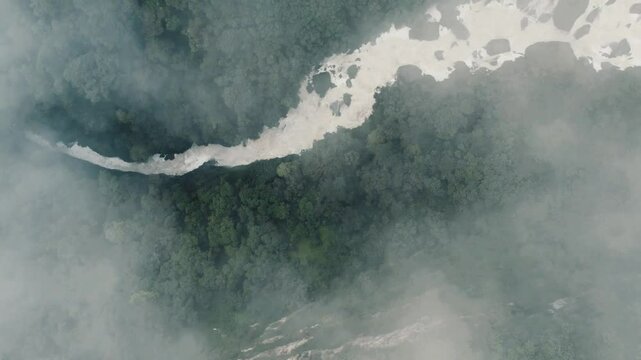 Cascada del salto del Tequendama, ubicada en Soacha, Cundinamarca, cercana Bogot&aacute;