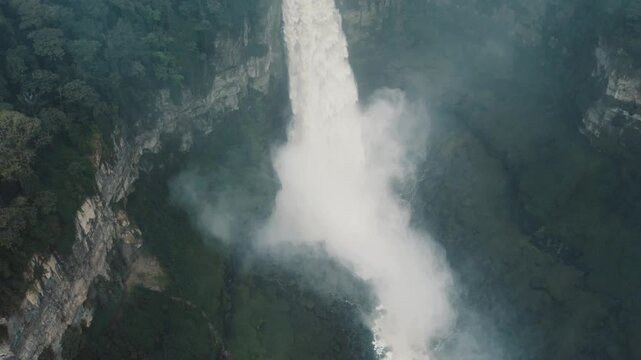 Cascada del salto del Tequendama, ubicada en Soacha, Cundinamarca, cercana Bogot&aacute;