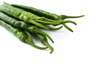 夏野菜　青唐辛子（青とうがらし, 青トウガラシ）白背景　コピースペースあり　Green chili peppers (green pepper,chile verde) white background, copy space available
