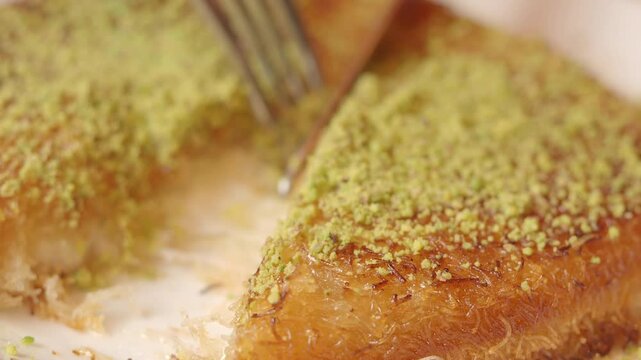 Cutting Delicious dessert turkish kunefe 